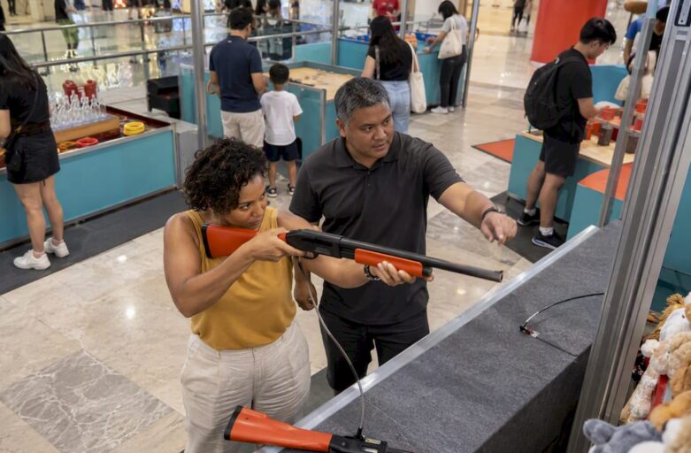 Mall carnival with supervised Laser Clay turn